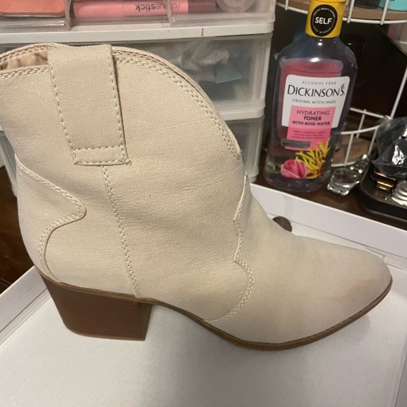 Boots - Picture 1 of 4